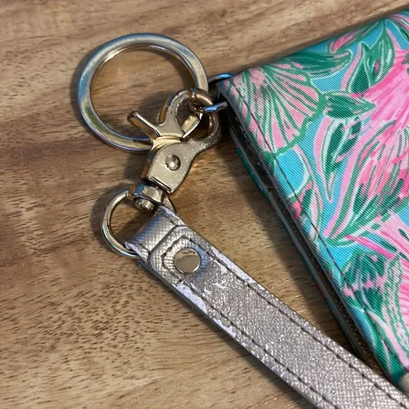 Lily Pulitzer wristlet - Picture 3 of 9